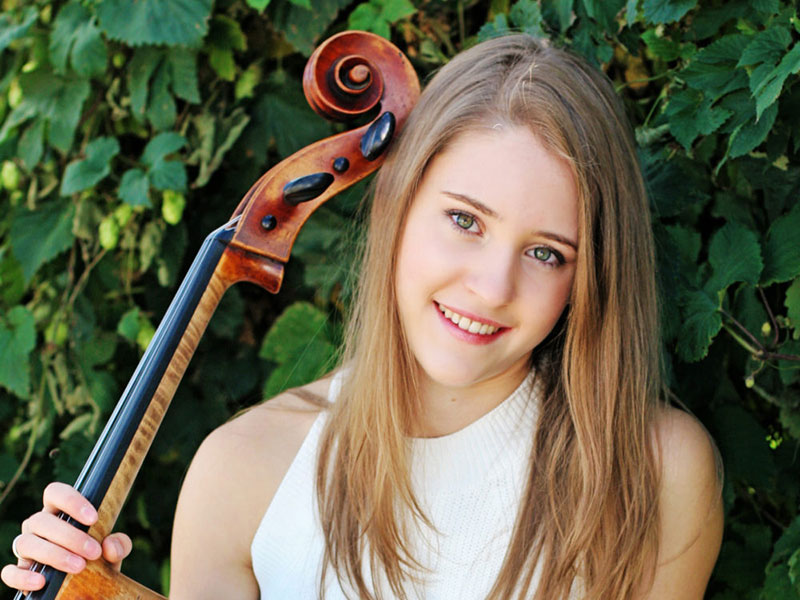 Mari Coetzee is a cellist with the Three Sisters trio.